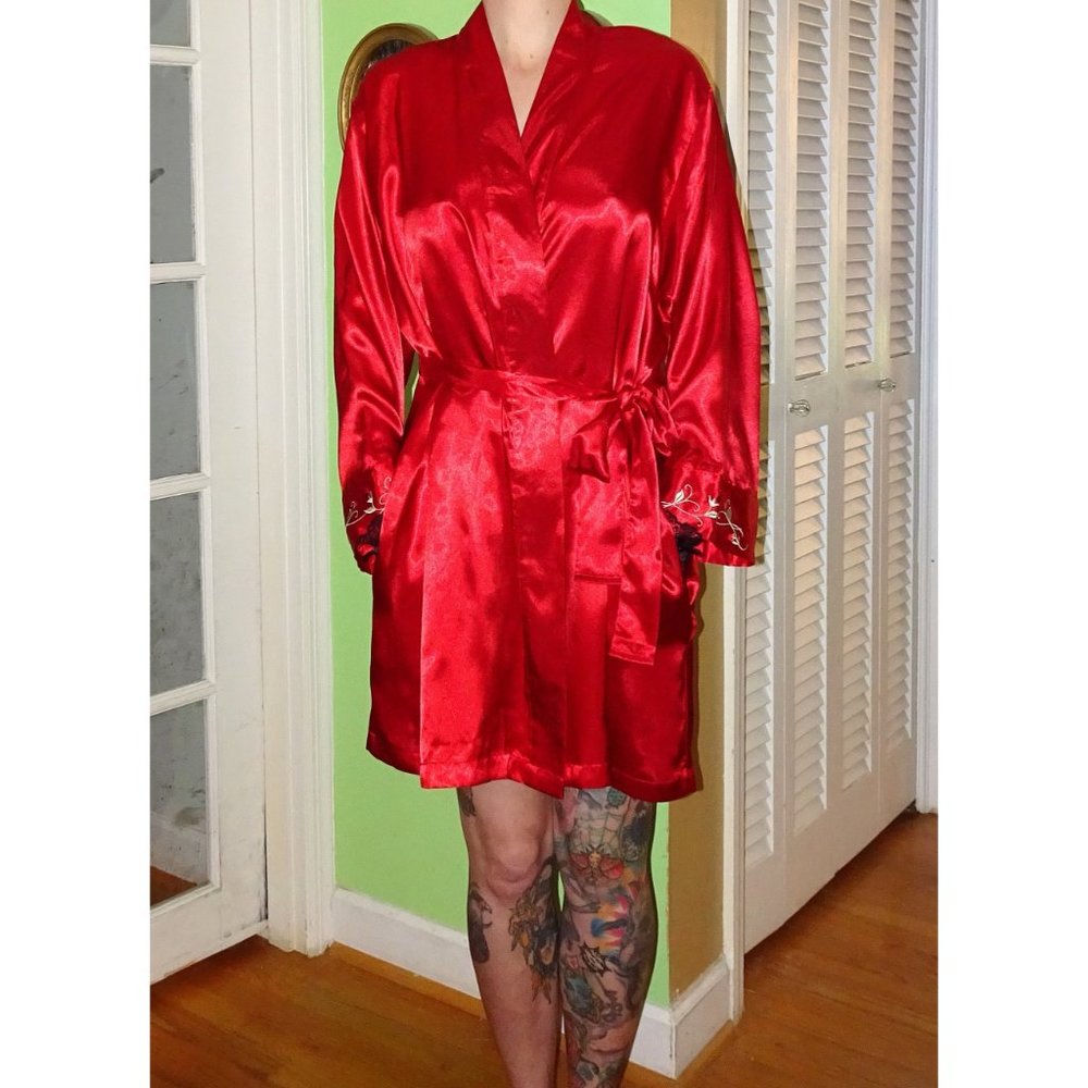 Vintage Red Satiny Robe M to L pinup retro sleepwear boudoir floral embroidery
